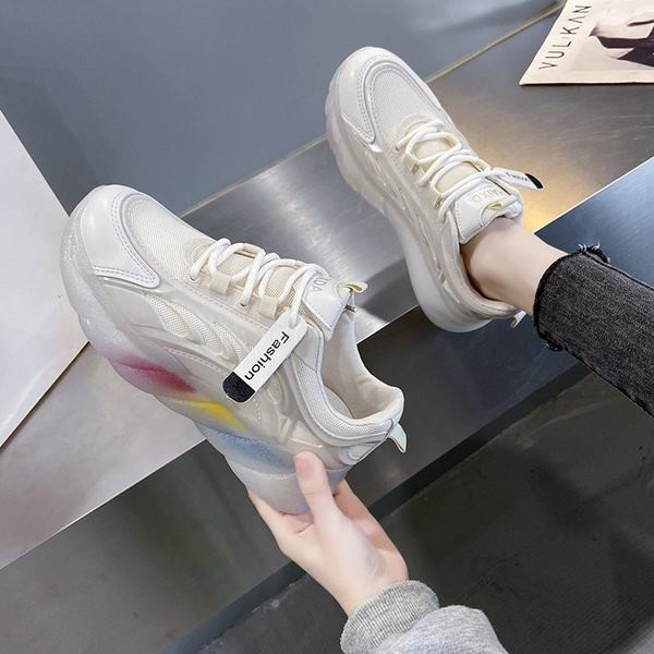 Γυναικεία αθλητικά παπούτσια με χρωματιστές σόλες