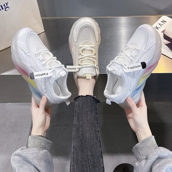 Γυναικεία αθλητικά παπούτσια με χρωματιστές σόλες