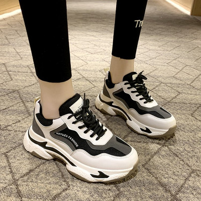 Γυναικεία αθλητικά παπούτσια με τραχιά σόλα και κορδόνια