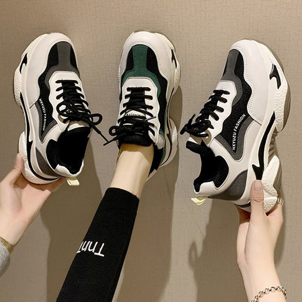 Γυναικεία αθλητικά παπούτσια με τραχιά σόλα και κορδόνια