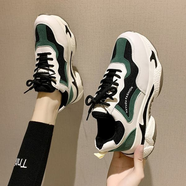 Γυναικεία αθλητικά παπούτσια με τραχιά σόλα και κορδόνια