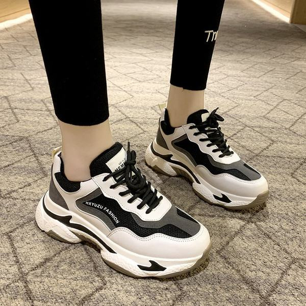 Γυναικεία αθλητικά παπούτσια με τραχιά σόλα και κορδόνια