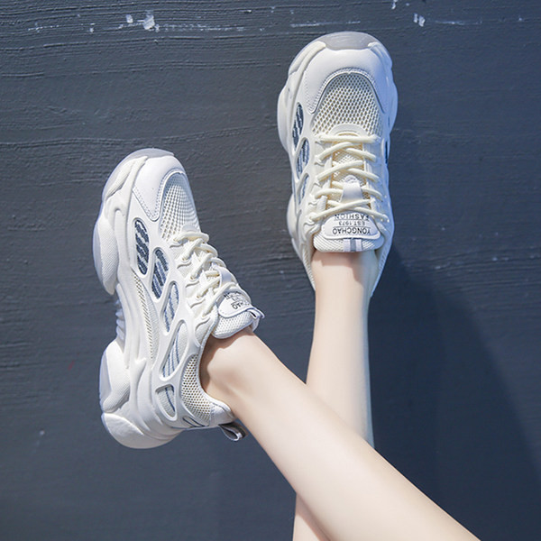 Γυναικεία πάνινα παπούτσια με τραχιά σόλα - κατασκευασμένα από οικολογικό δέρμα και ύφασμα