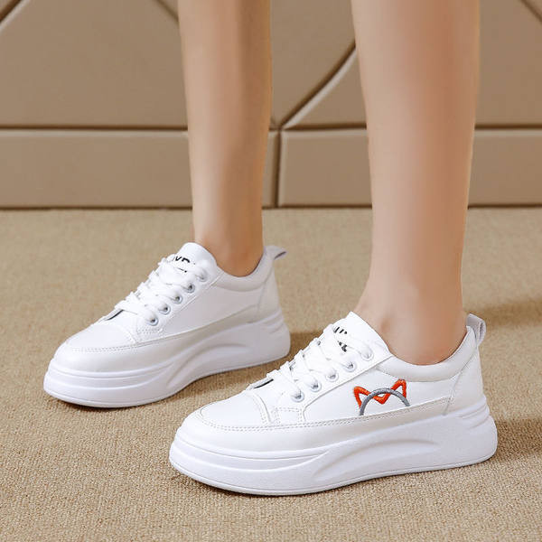 Ženske tenisice od eko kože sa vezom i natpisom