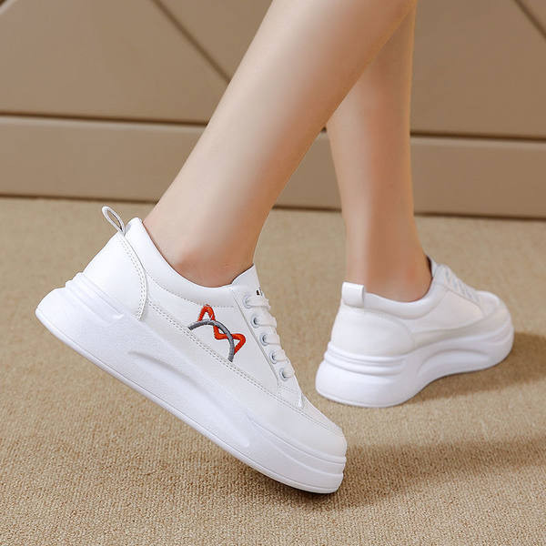 Ženske tenisice od eko kože sa vezom i natpisom