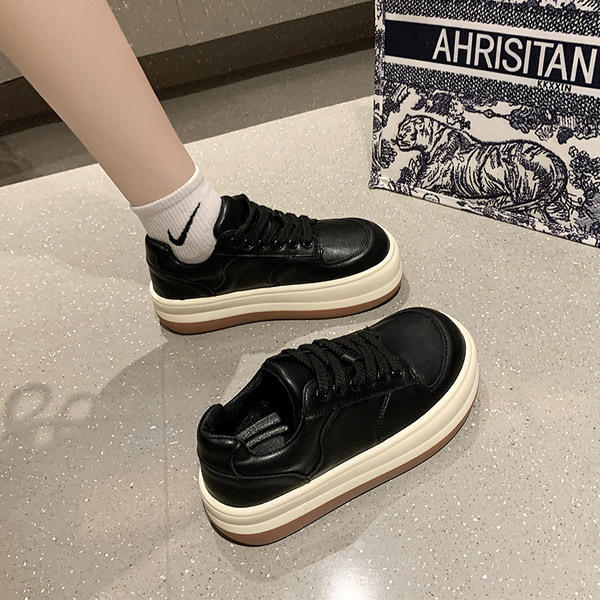 Casual αθλητικά παπούτσια από οικολογικό δέρμα με επίπεδη σόλα και κορδόνια