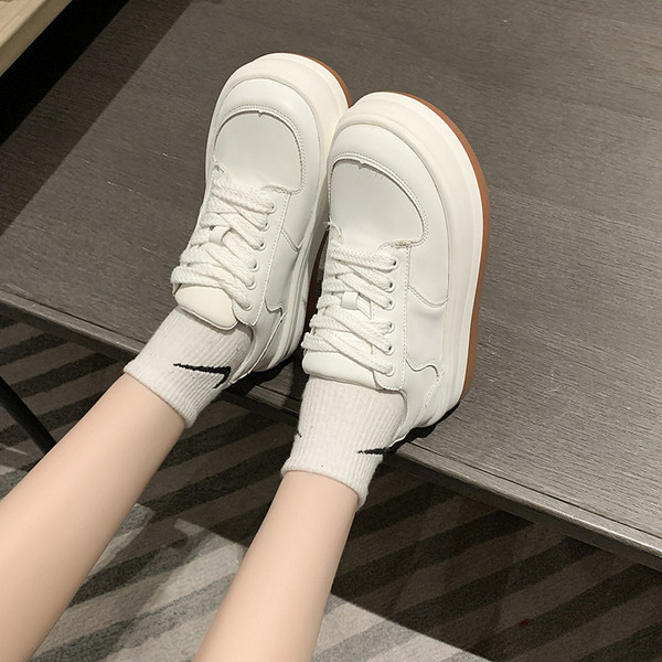 Casual αθλητικά παπούτσια από οικολογικό δέρμα με επίπεδη σόλα και κορδόνια