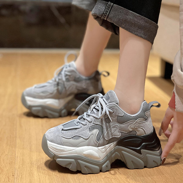 Γυναικεία αθλητικά παπούτσια φθινόπωρο-χειμερνά με σόλα ύψους 7 εκατοστά