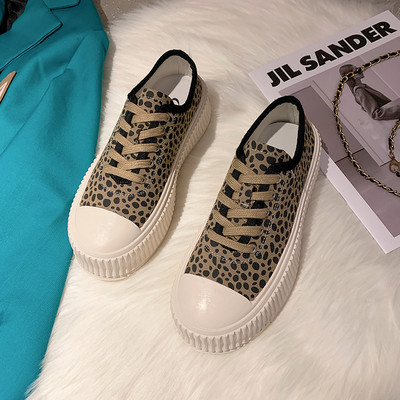 Νέο μοντέλο γυναικεία αθλητικά παπούτσια  με επίπεδη σόλα και κορδόνια σε δύο χρώματα