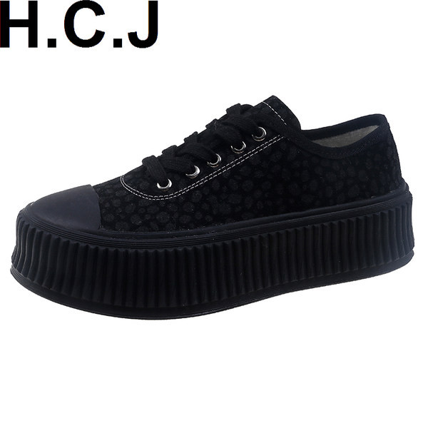 Νέο μοντέλο γυναικεία αθλητικά παπούτσια  με επίπεδη σόλα και κορδόνια σε δύο χρώματα