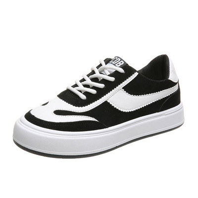 Γυναικεία αθλητικά παπούτσια με επίπεδη σόλα επιγραφή και κορδόνια