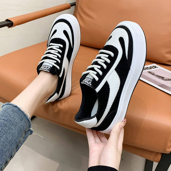 Γυναικεία αθλητικά παπούτσια με επίπεδη σόλα επιγραφή και κορδόνια