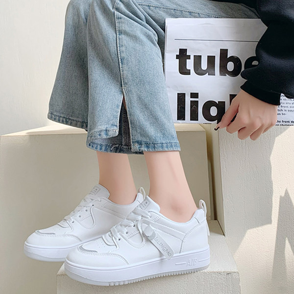 Νέο μοντέλο γυναικεία αθλητικά παπούτσια  με κορδόνια - δύο μοντέλα