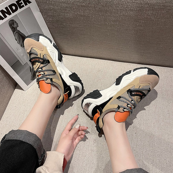 Πολύχρωμα γυναικεία αθλητικά παπούτσια με πλέγμα και σόλα 5 εκ