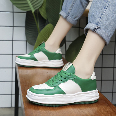 Γυναικεία έκο δερμάτινα αθλητικά παπούτσια με κορδόνια και επιγραφή