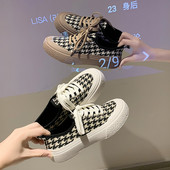 Tenisi dama in carouri cu talpa plata si sireturi