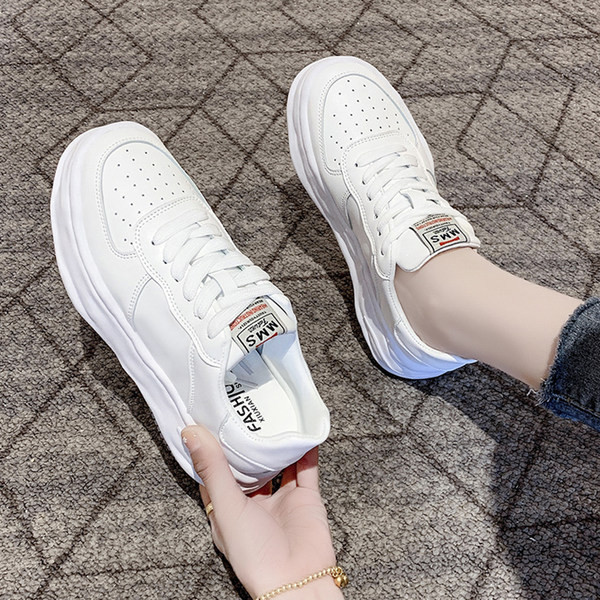 Γυναικεία casual αθλητικά παπούτσια από διάτρητο οικολογικό δέρμα