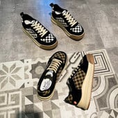 Γυναικεία αθλητικά παπούτσια με επίπεδη σόλα και κορδόνια