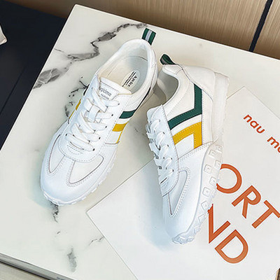 Γυναικεία οικολογικά δερμάτινα αθλητικά παπούτσια με κορδόνια και επιγραφή