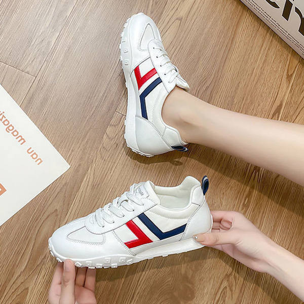 Γυναικεία οικολογικά δερμάτινα αθλητικά παπούτσια με κορδόνια και επιγραφή