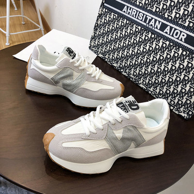 Γυναικεία πάνινα παπούτσια από eco suede με επιγραφή και κορδόνια