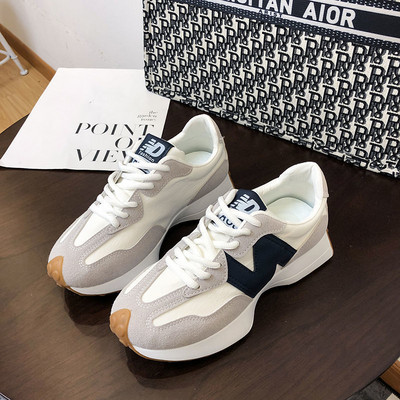 Γυναικεία πάνινα παπούτσια από eco suede με επιγραφή και κορδόνια