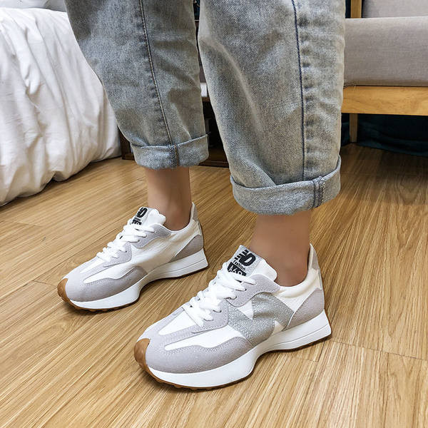 Adidași de damă din piele ecologică cu inscripție și șireturi