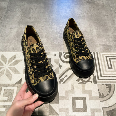 Γυναικεία αθλητικά παπούτσια από ύφασμα με λεοπάρ εκτύπωση