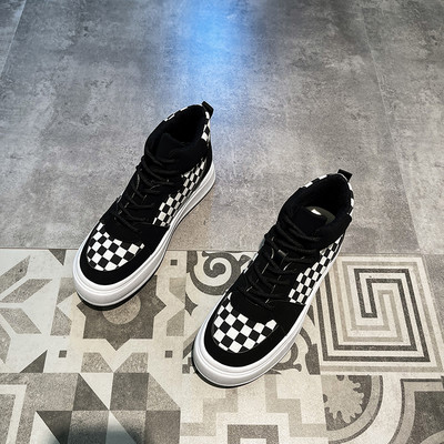 Γυναικεία αθλητικά παπούτσια με λεοπάρ εκτύπωση - ψηλό μοντέλο