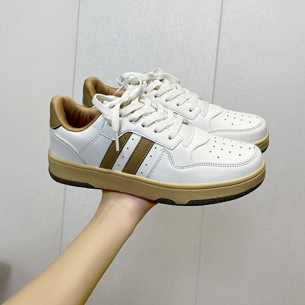 Γυναικεία αθλητικά παπούτσια από οικολογικό δέρμα με επίπεδη σόλα