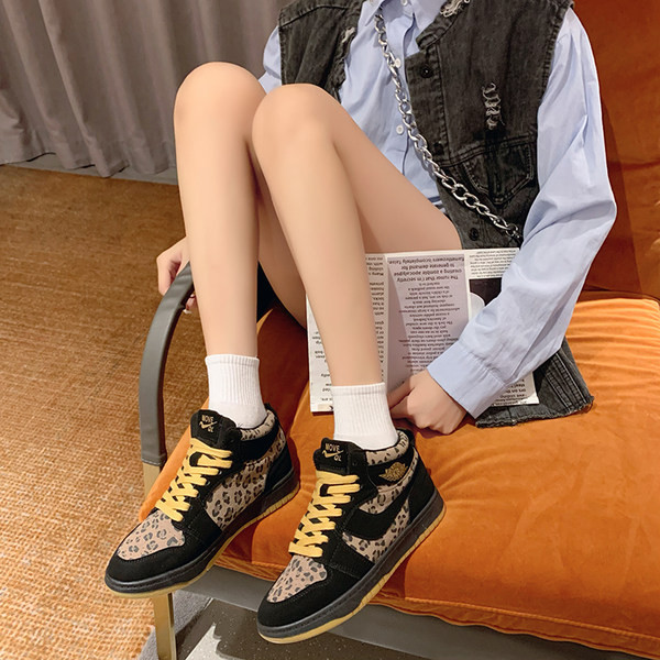 Νέο μοντέλο γυναικεία αθλητικά παπούτσια κατάλληλα για το φθινόπωρο και  το χειμώνα