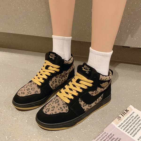 Νέο μοντέλο γυναικεία αθλητικά παπούτσια κατάλληλα για το φθινόπωρο και  το χειμώνα