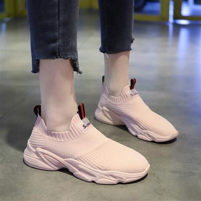 Γυναικεία υφασμάτινα  αθλητικά παπούτσια με τραχιά σόλα και έμβλημα