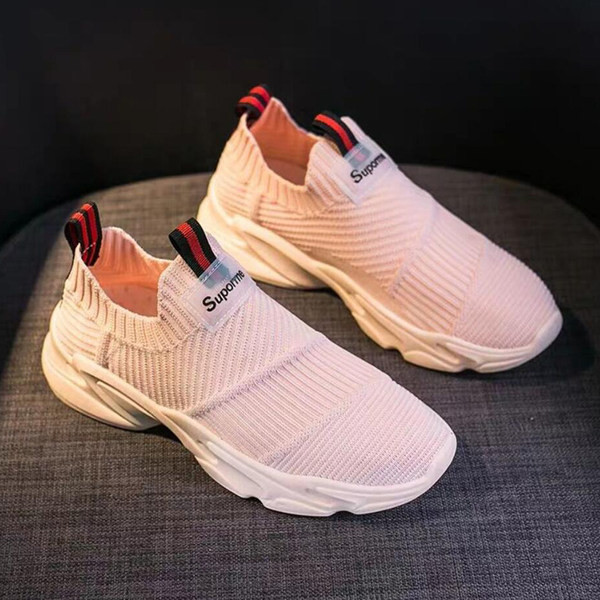 Γυναικεία υφασμάτινα  αθλητικά παπούτσια με τραχιά σόλα και έμβλημα