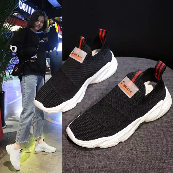 Γυναικεία υφασμάτινα  αθλητικά παπούτσια με τραχιά σόλα και έμβλημα