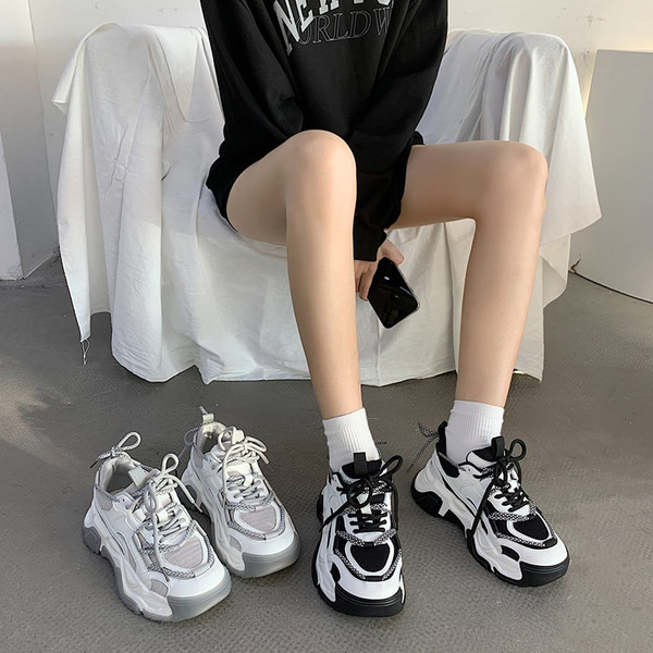 Novi model tenisica sa vezicama i mrežicom