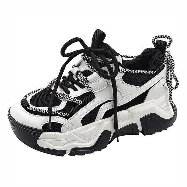 Novi model tenisica sa vezicama i mrežicom