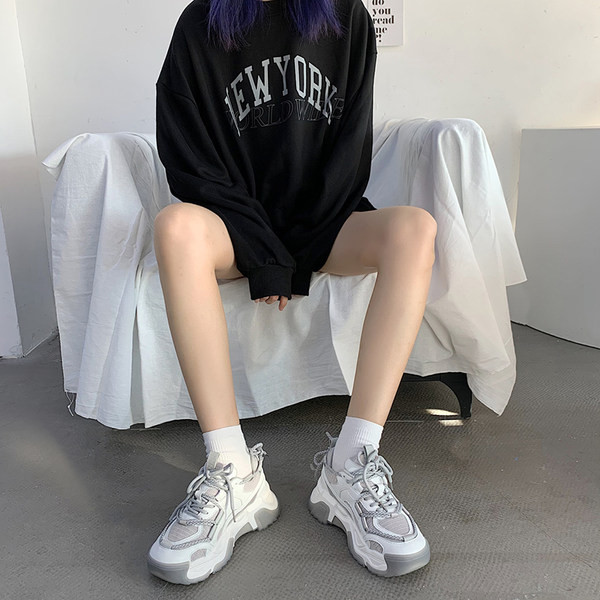 Novi model tenisica sa vezicama i mrežicom