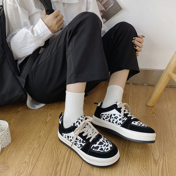 Adidași casual cu talpă plată și imprimeu animal