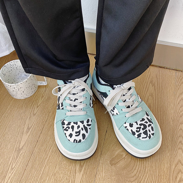 Adidași casual cu talpă plată și imprimeu animal