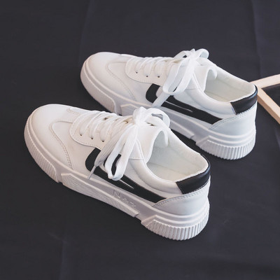 Γυναικεία sneakers άνοιξη-φθινόπωρο με επίπεδη σόλα και κορδόνια