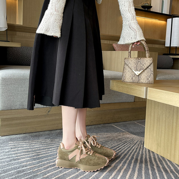 Casual αθλητικά παπούτσια σε δύο χρώματα με κορδόνια