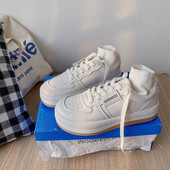 Casual αθλητικά παπούτσια από οικολογικό δέρμα με επίπεδη σόλα σε λευκό χρώμα