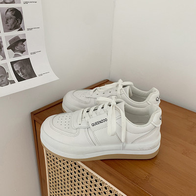 Casual αθλητικά παπούτσια από οικολογικό δέρμα με επίπεδη σόλα σε λευκό χρώμα