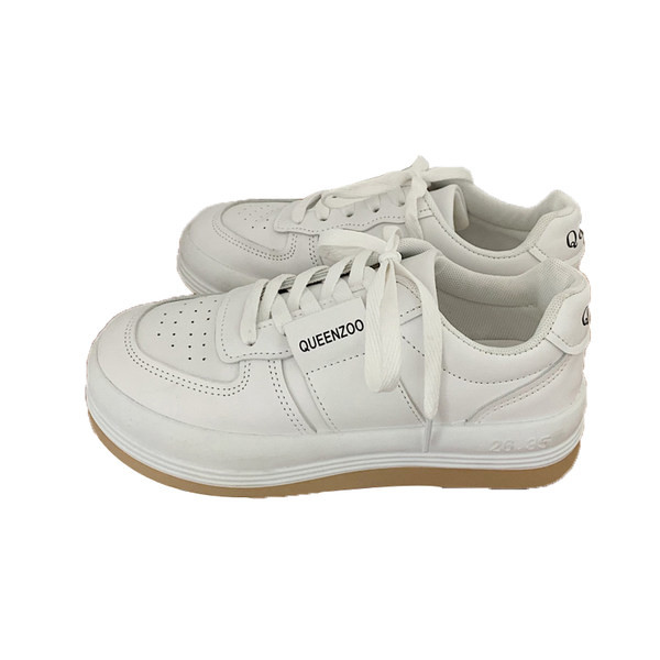 Casual αθλητικά παπούτσια από οικολογικό δέρμα με επίπεδη σόλα σε λευκό χρώμα