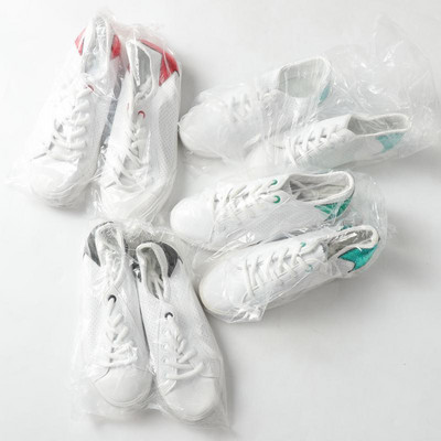 Γυναικεία αθλητικά παπούτσια από οικολογικό δέρμα με κορδόνια - απλό μοντέλο