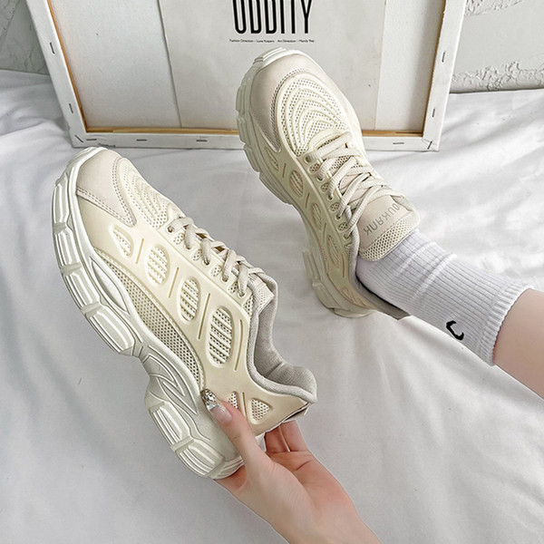 Γυναικεία αθλητικά πάνινα παπούτσια με κορδόνια σε μπεζ και μαύρο χρώμα