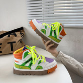 Γυναικεία αθλητικά παπούτσια με επίπεδη σόλα και κορδόνια