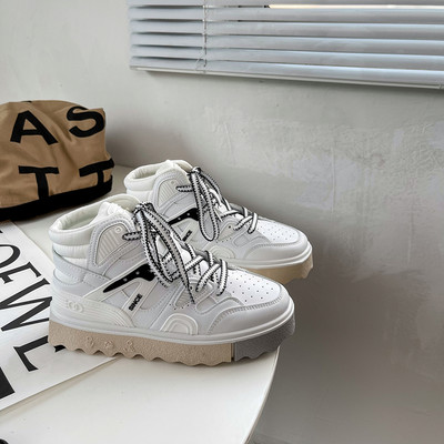 Γυναικεία αθλητικά παπούτσια με επίπεδη σόλα και κορδόνια