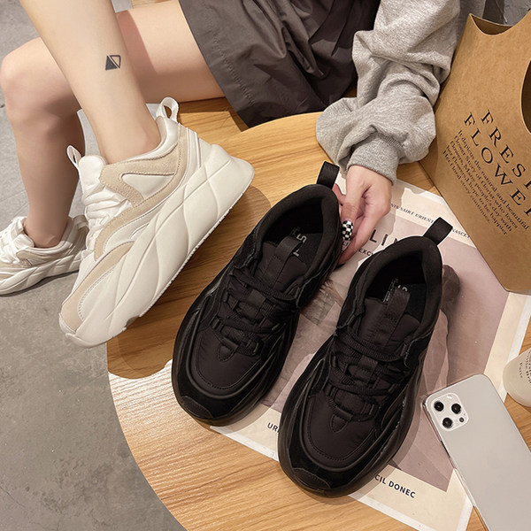 Γυναικεία αθλητικά παπούτσια άνοιξη -φθινόπωρο με τραχιά σόλα - δύο χρώματα